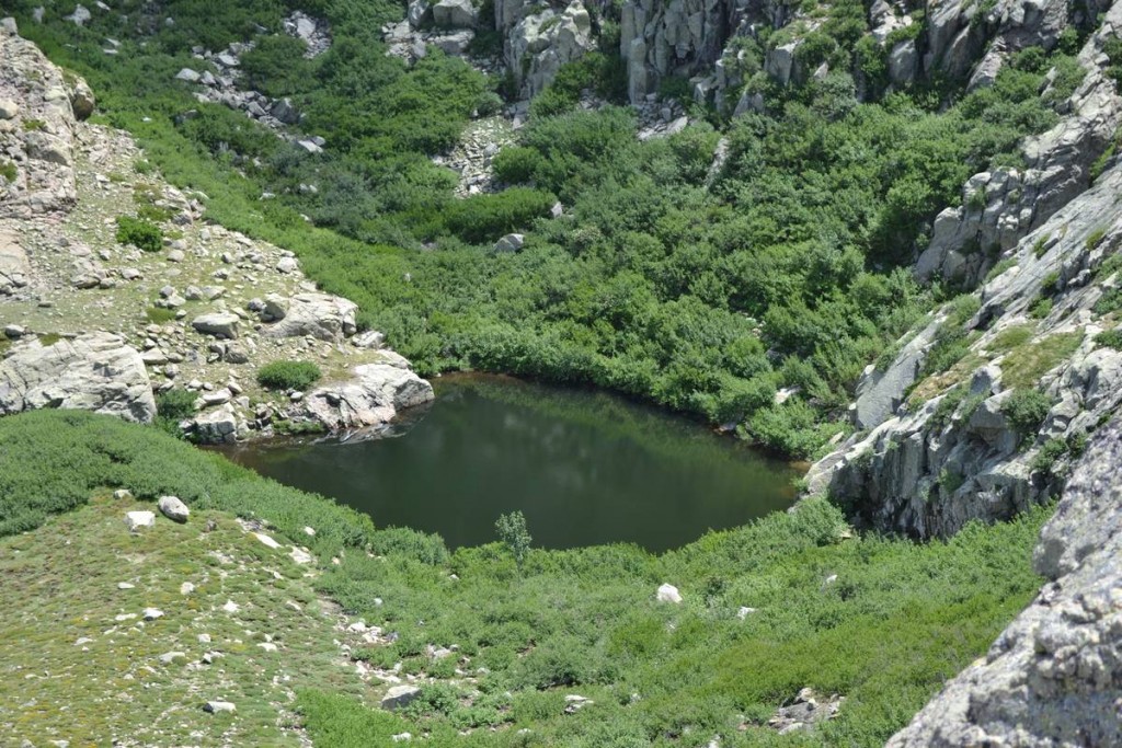 Le lac de Lavigliolu derrière son verrou.