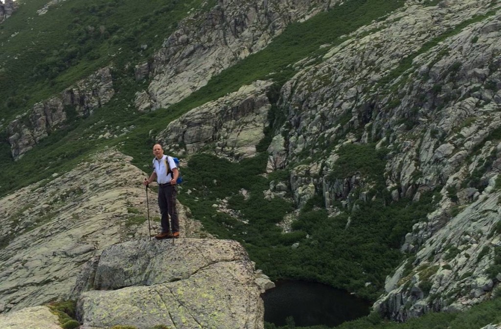 Démétrius trop content de pouvoir faire une belle photo du lac